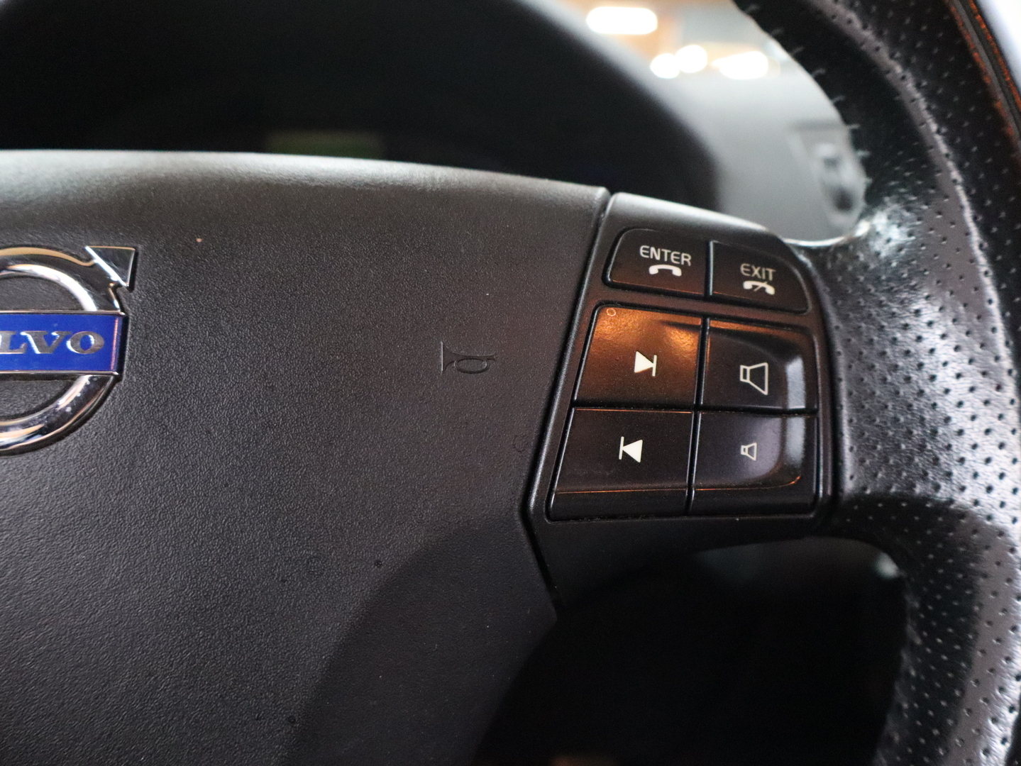 VOLVO V50 13