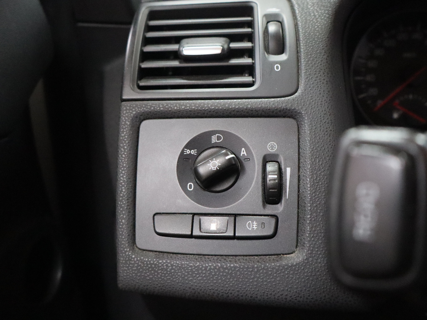 VOLVO V50 14