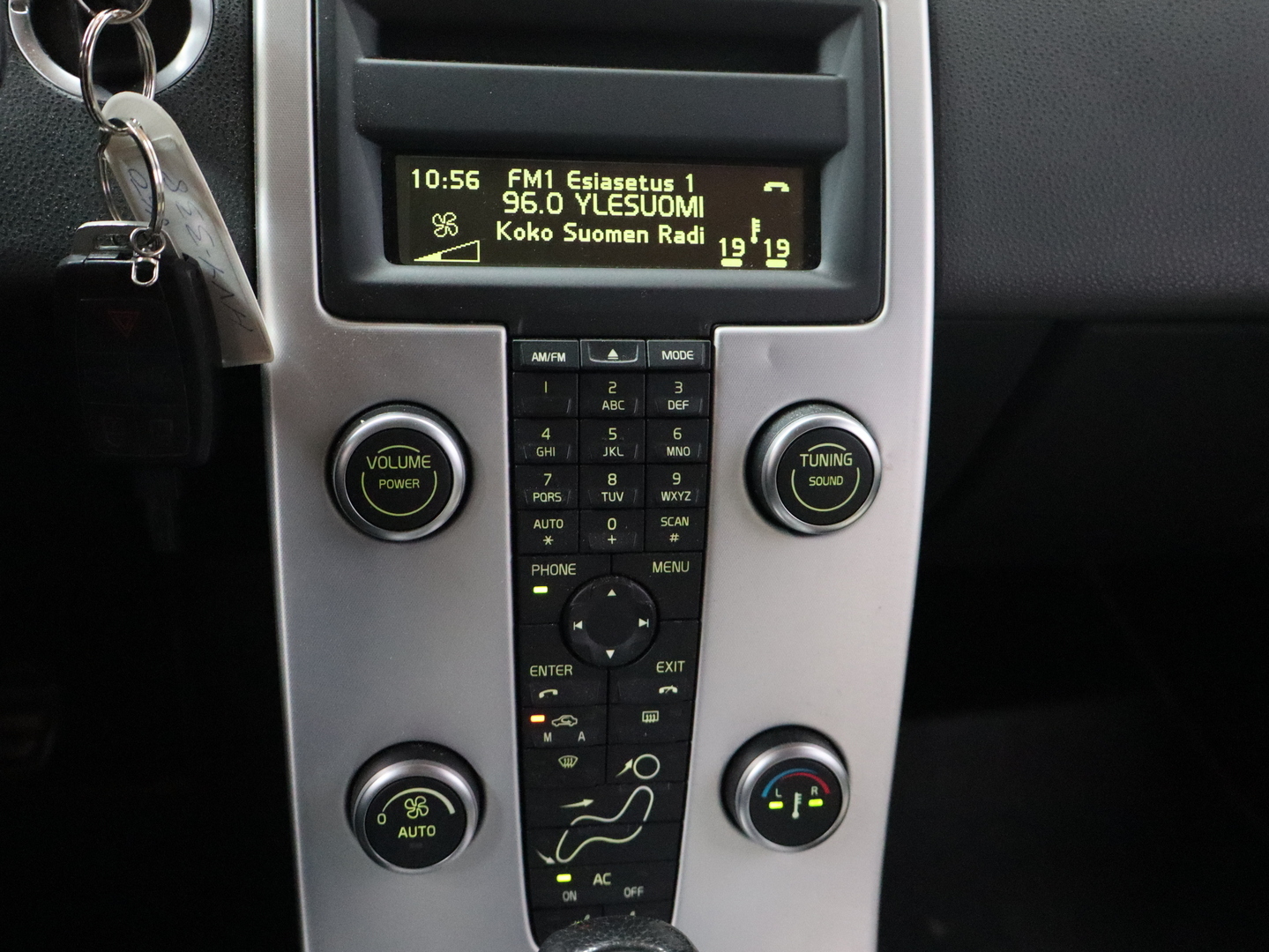 VOLVO V50 15