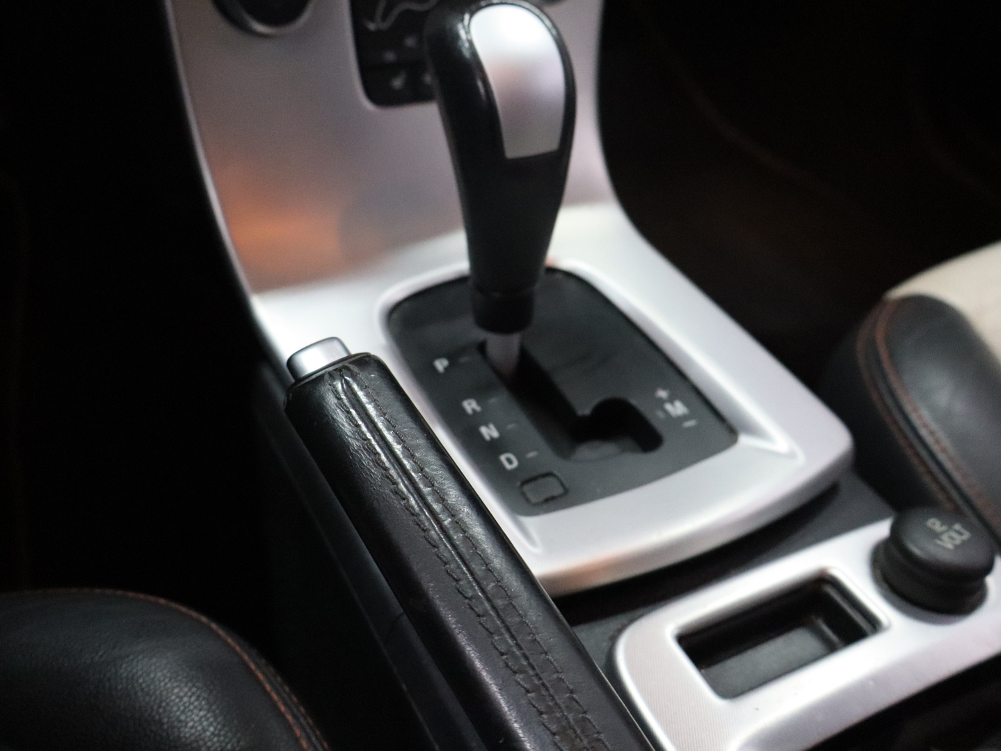 VOLVO V50 16