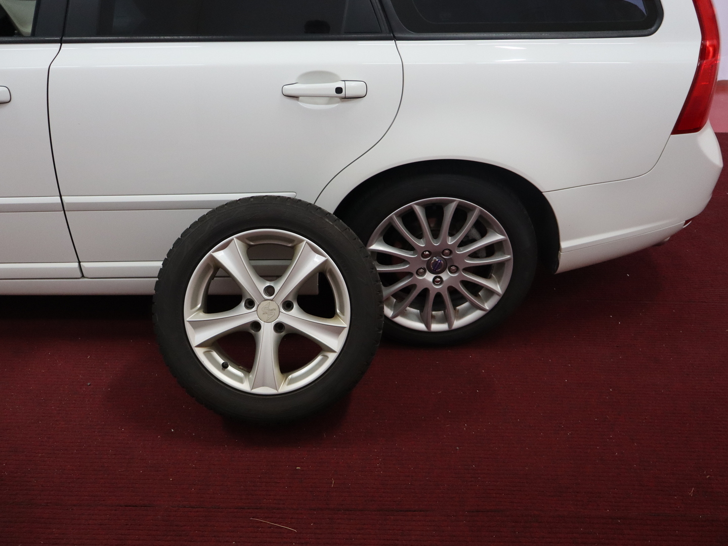 VOLVO V50 23