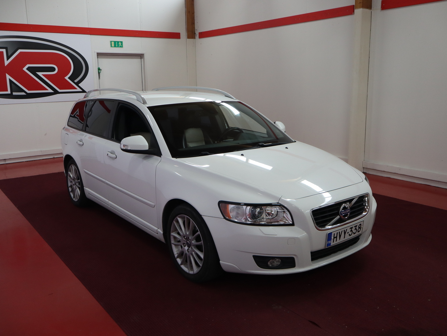 VOLVO V50 3