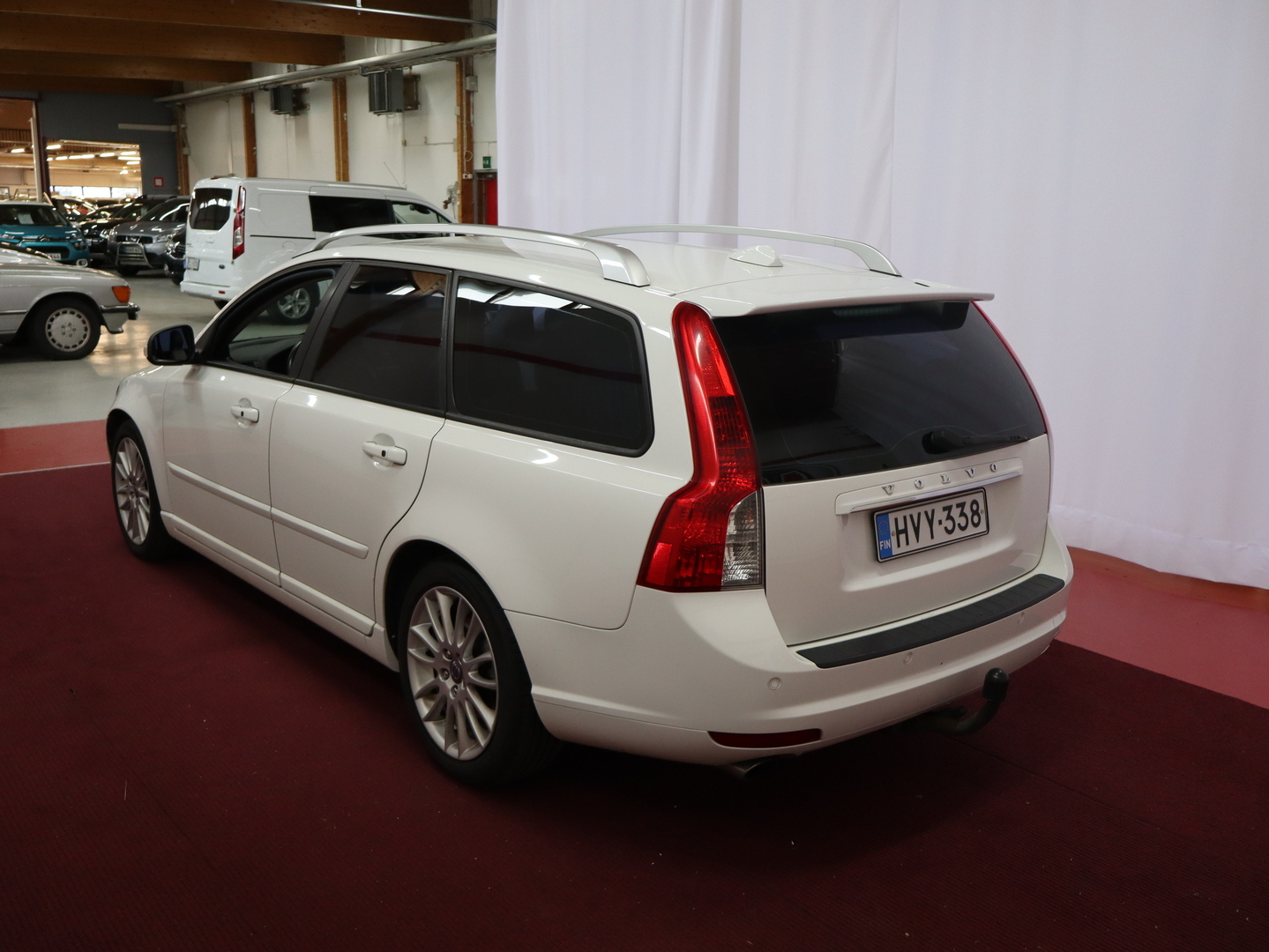 VOLVO V50 6