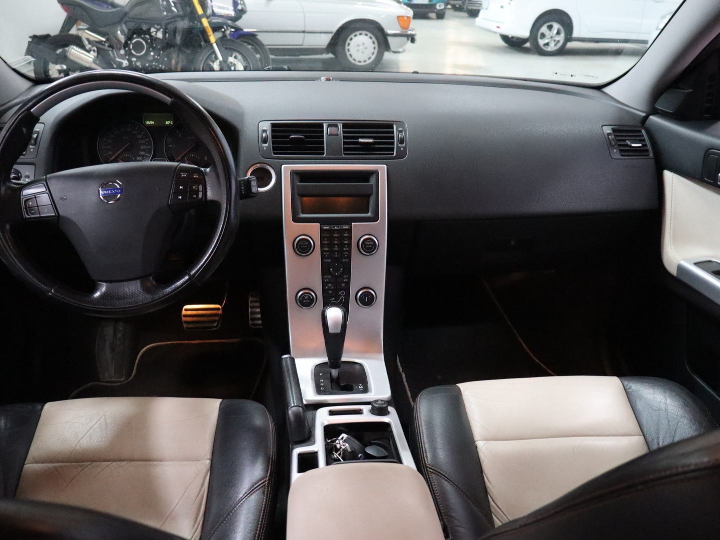 VOLVO V50 8