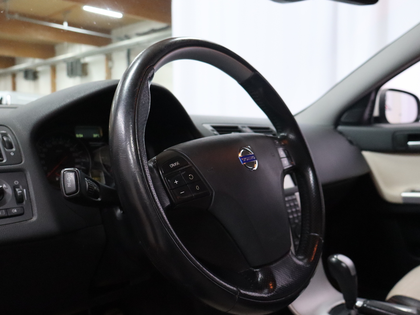 VOLVO V50 9