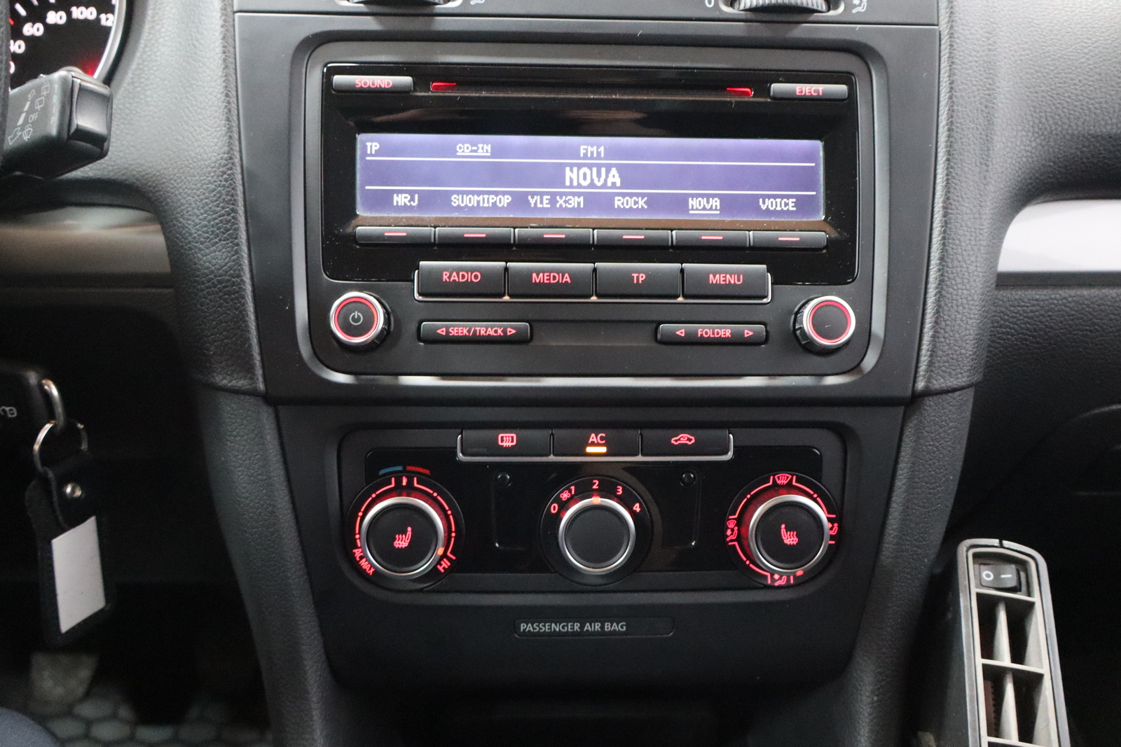 VOLKSWAGEN Golf 2012