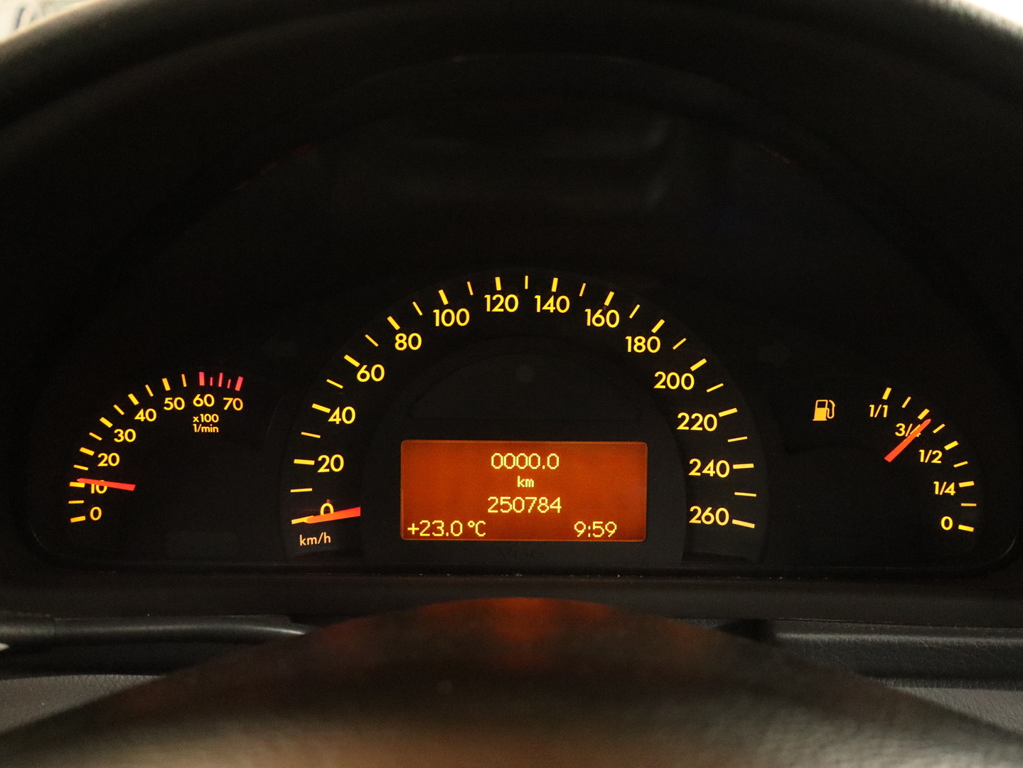 MERCEDES-BENZ C 2004