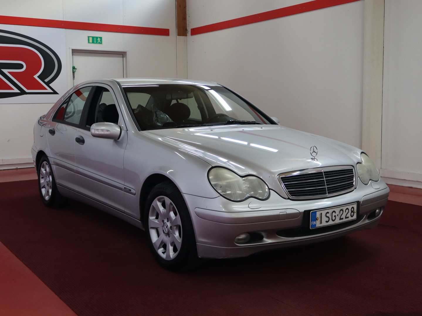 MERCEDES-BENZ C 2004