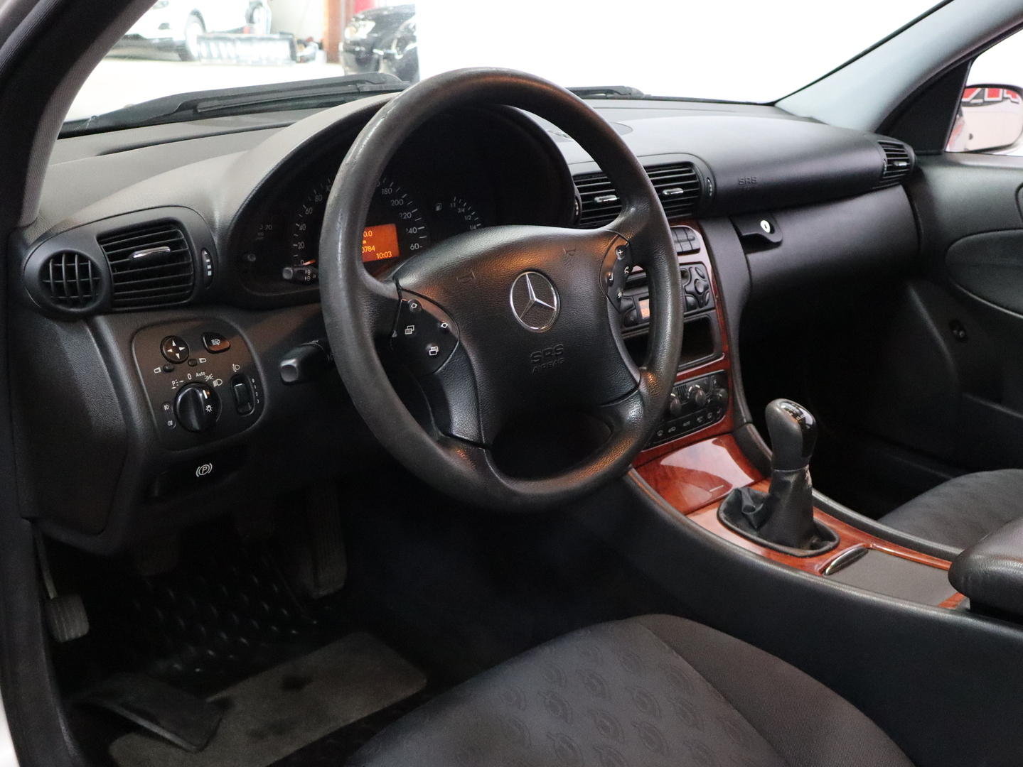 MERCEDES-BENZ C 2004