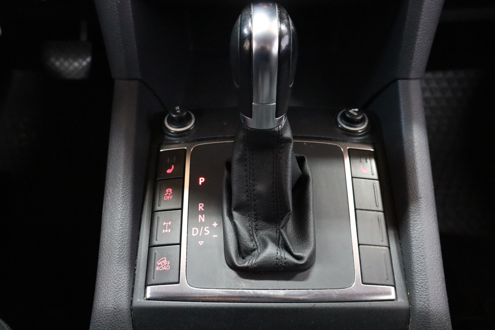 VOLKSWAGEN Amarok 2012