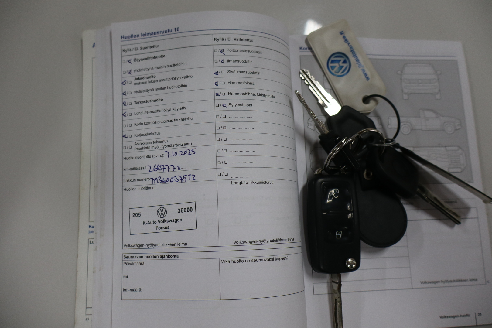 VOLKSWAGEN Amarok 2012