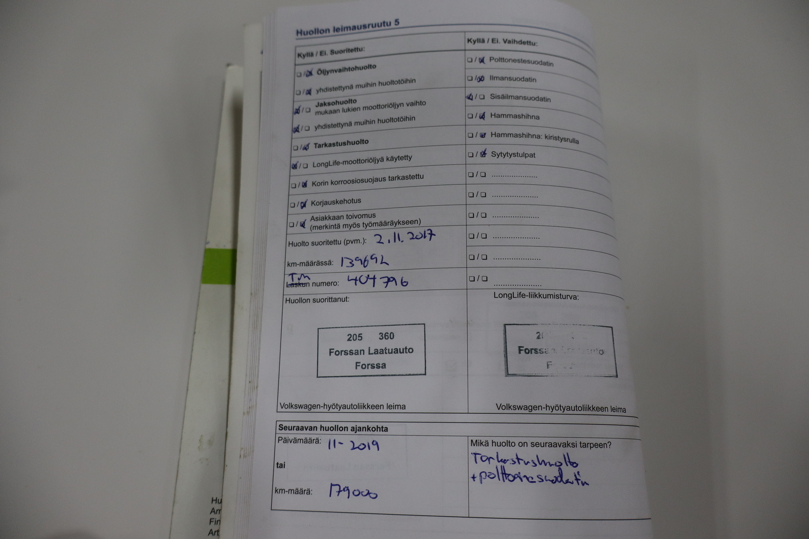 VOLKSWAGEN Amarok 2012