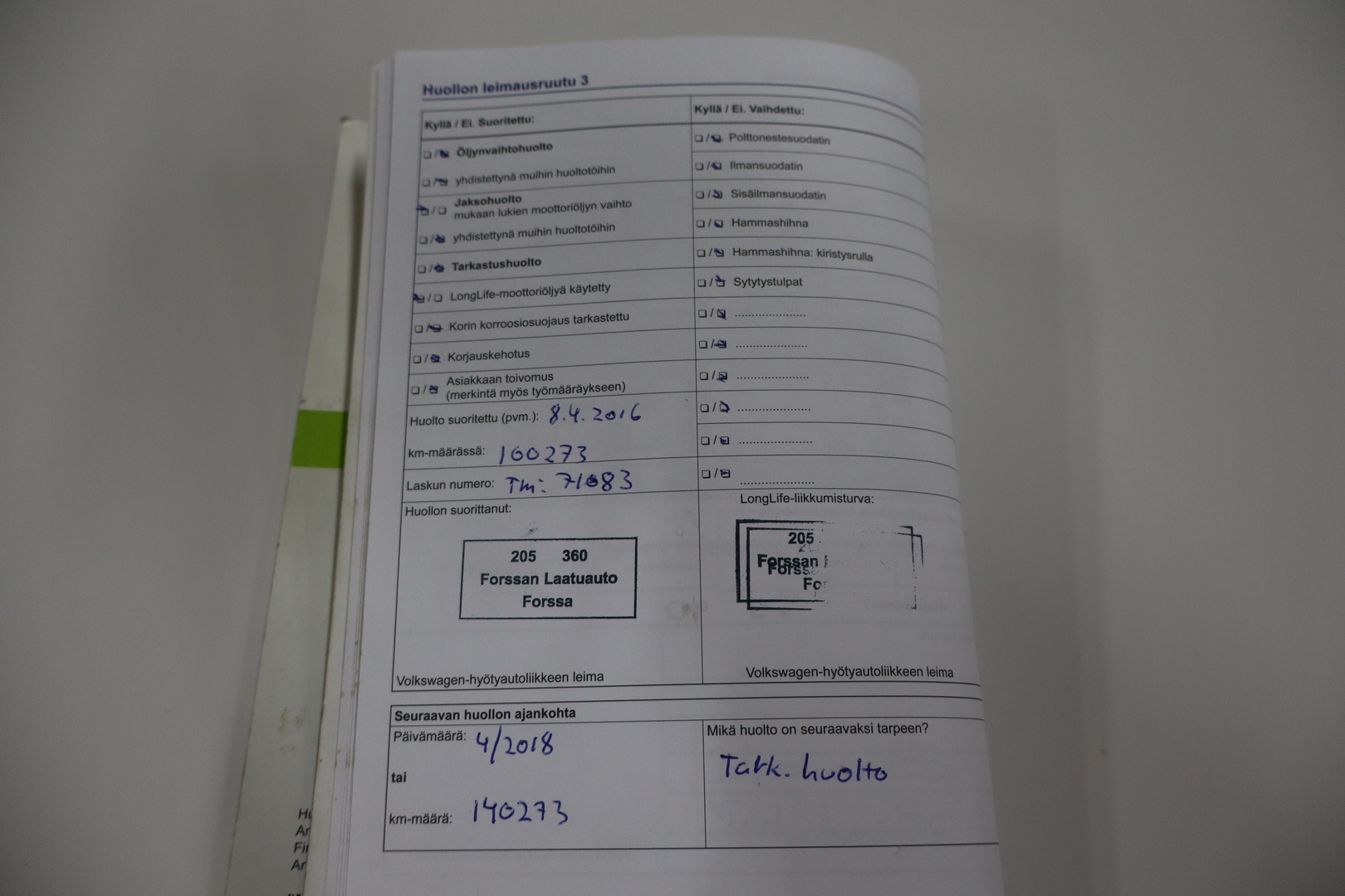 VOLKSWAGEN Amarok 2012