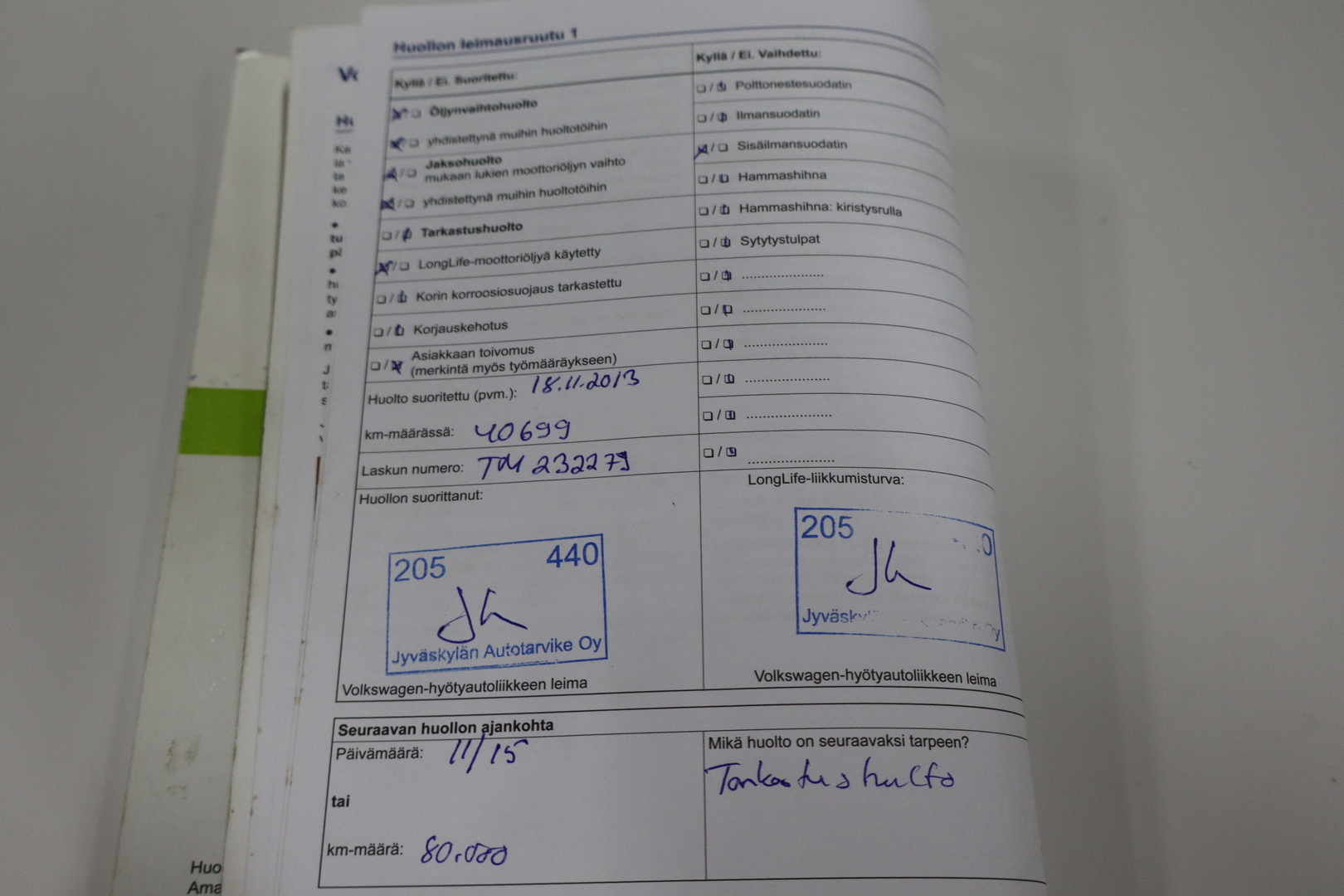 VOLKSWAGEN Amarok 2012