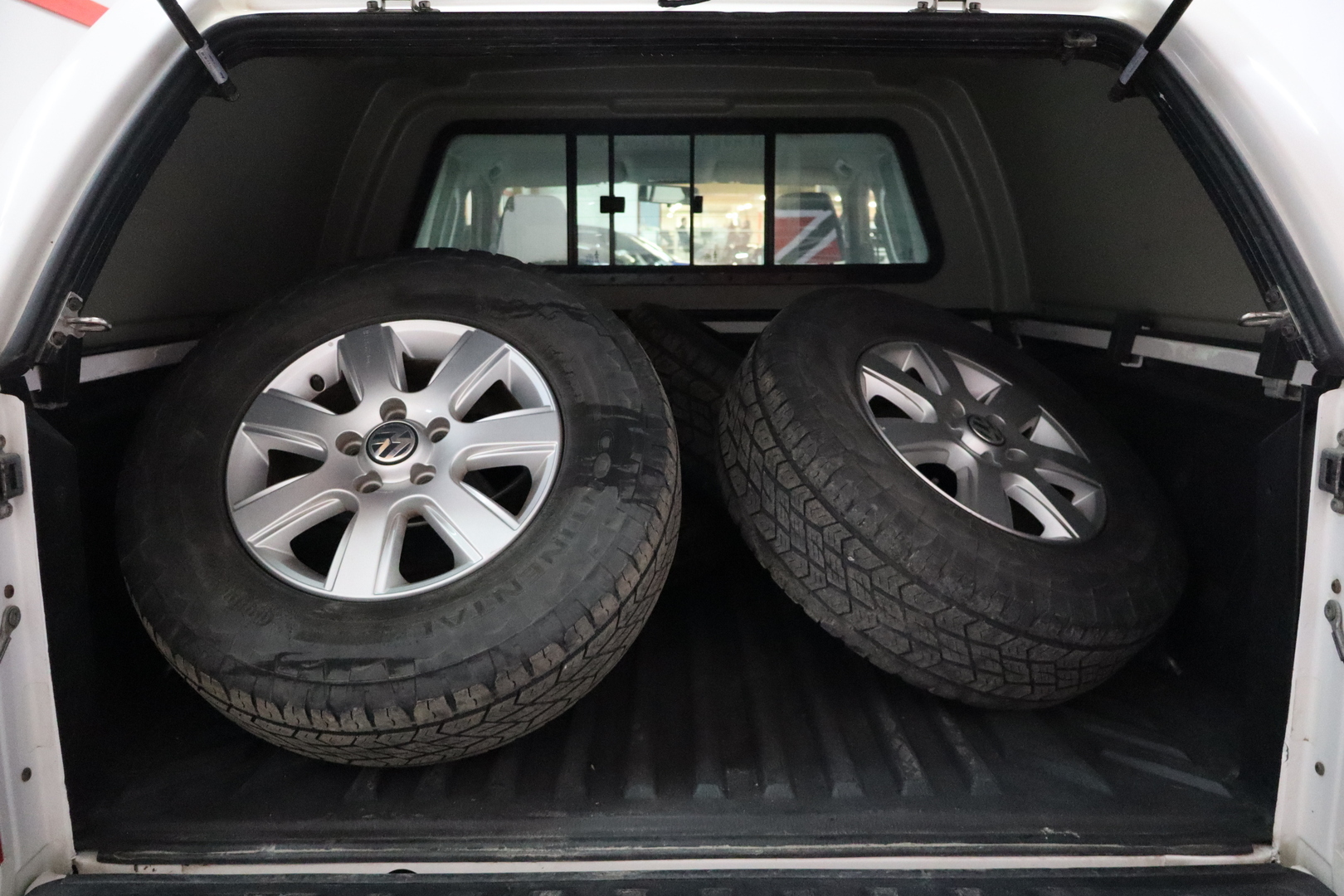 VOLKSWAGEN Amarok 2012