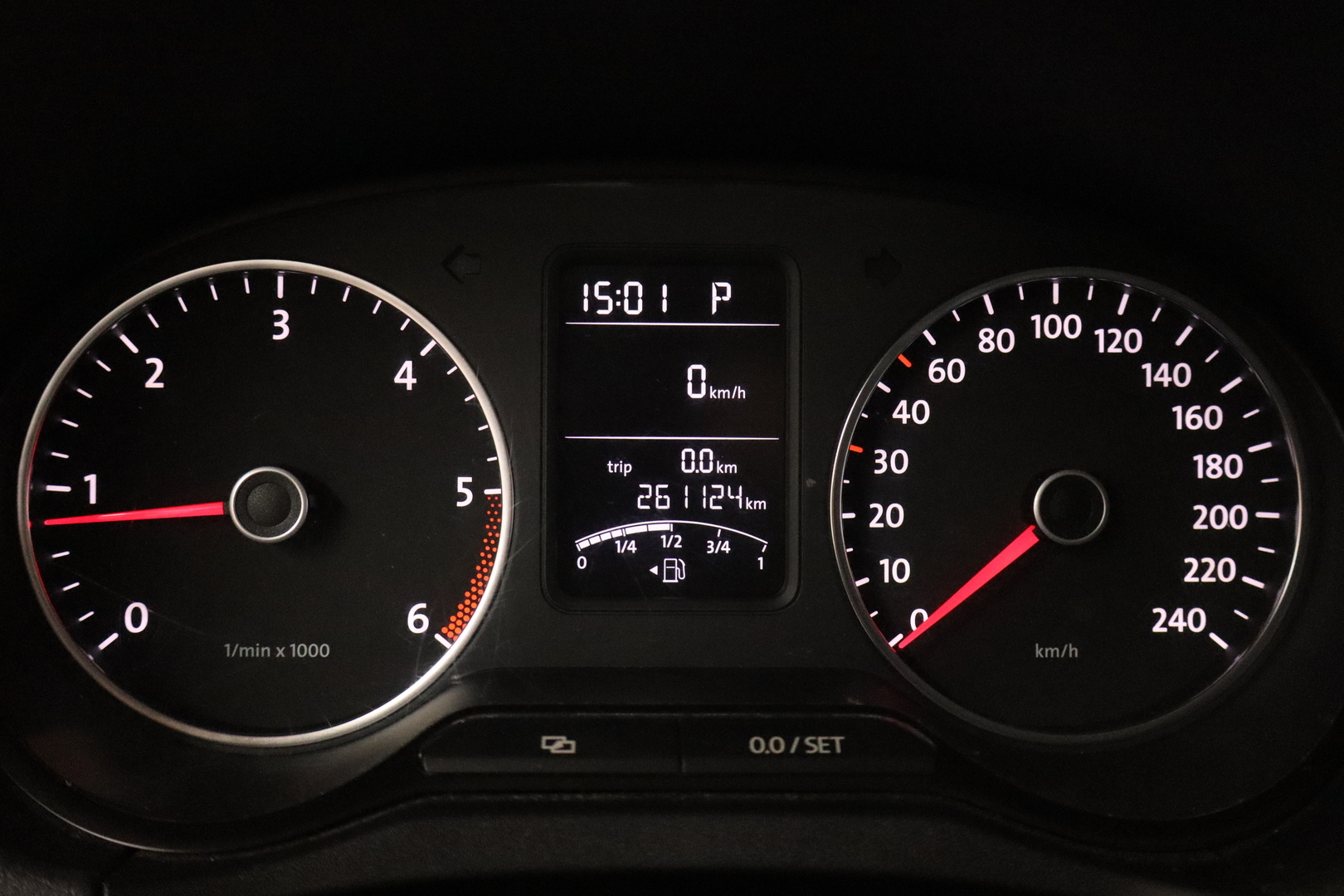 VOLKSWAGEN Amarok 2012