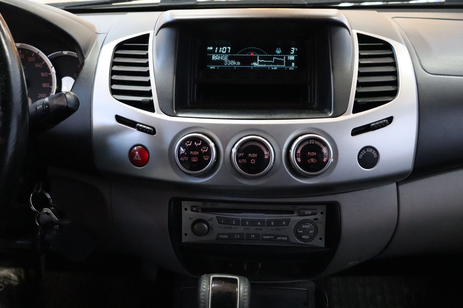 MITSUBISHI L200 2011