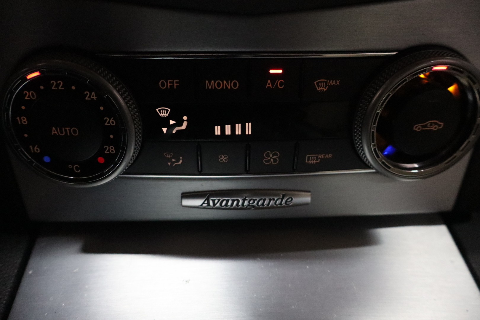 MERCEDES-BENZ C 2011