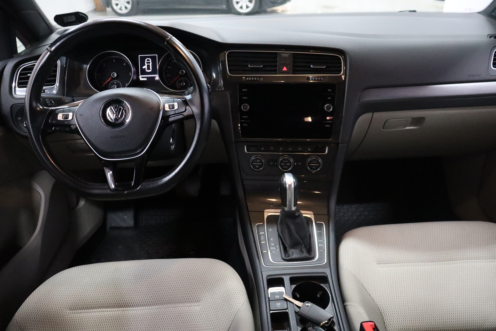 VOLKSWAGEN Golf 2018