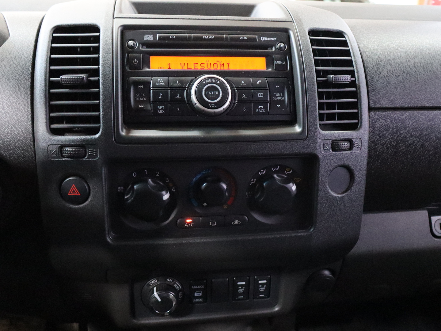 NISSAN Navara 2013