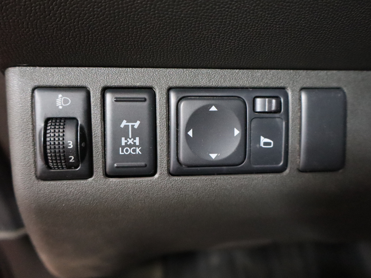 NISSAN Navara 2013