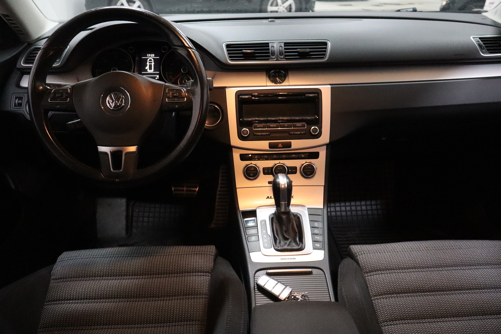 VOLKSWAGEN Passat 2014