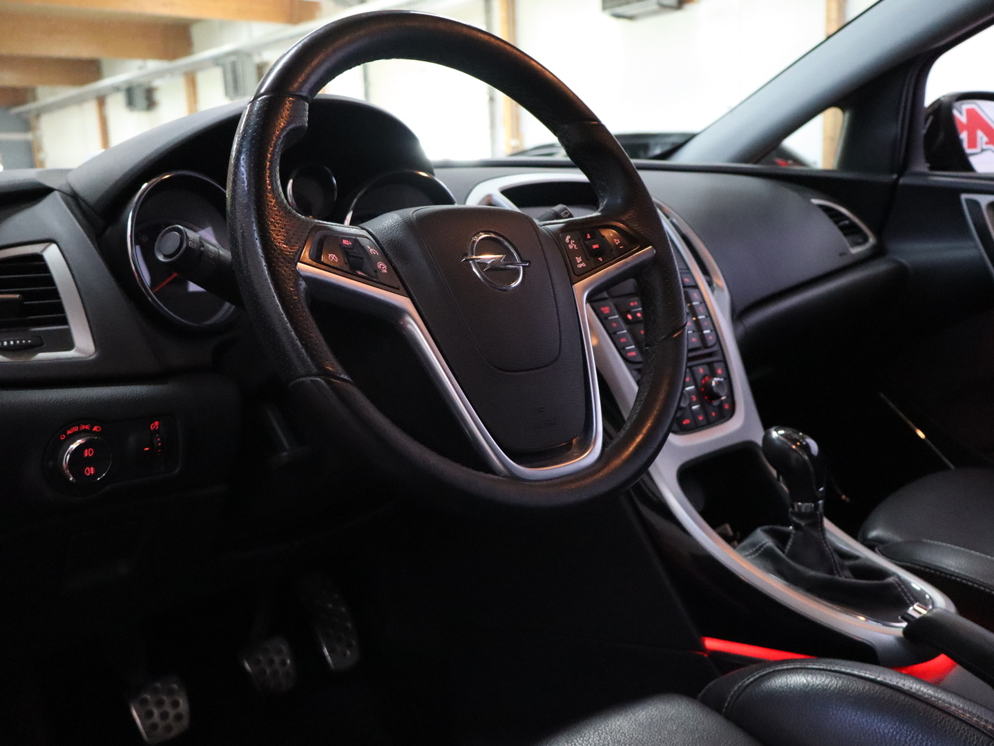 OPEL Astra 2012