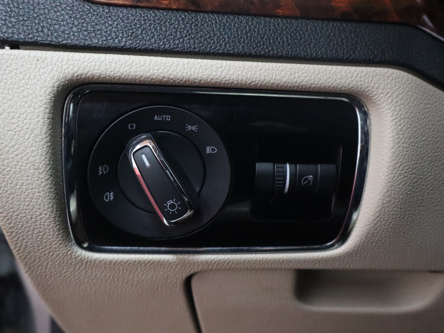 SKODA Superb 2010