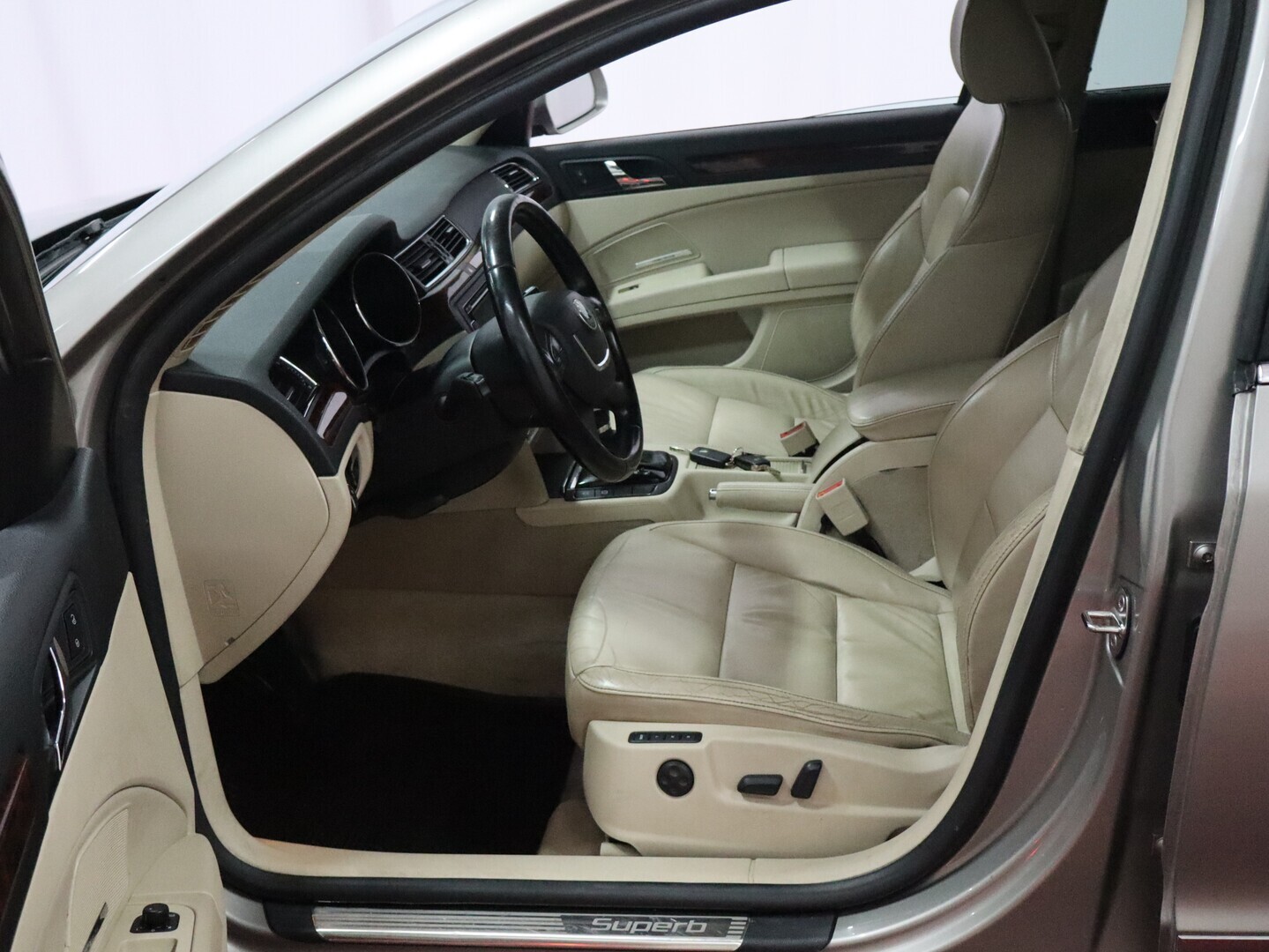 SKODA Superb 2010