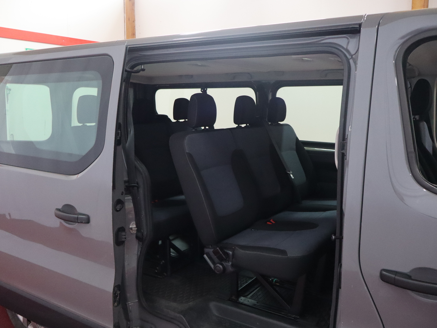 OPEL VIVARO 15