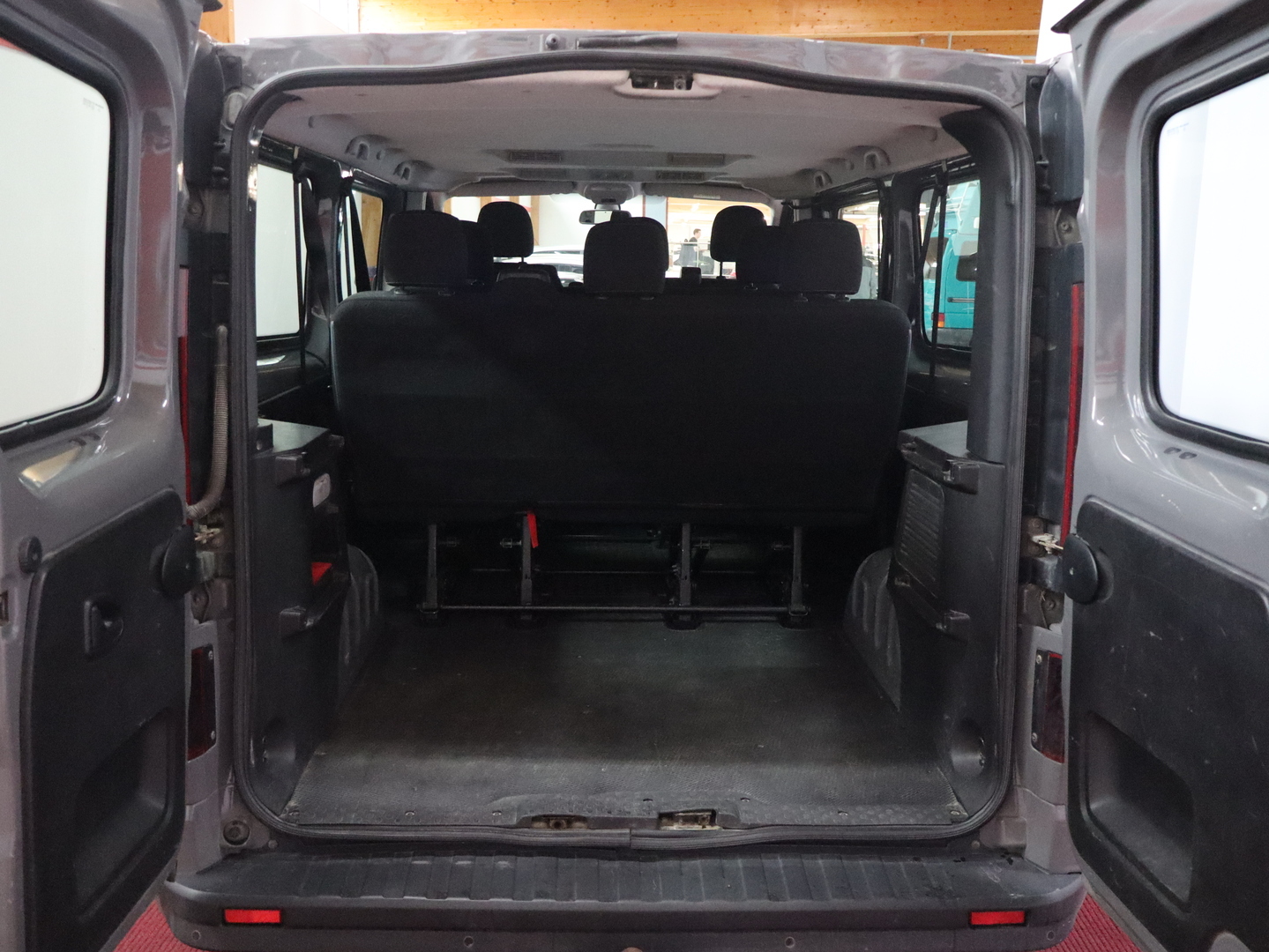 OPEL VIVARO 17