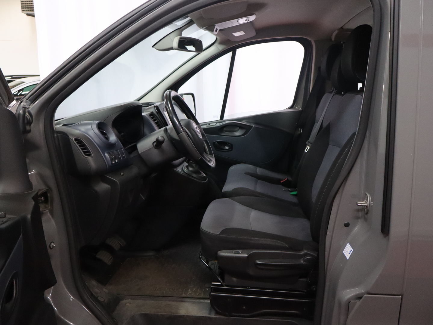 OPEL VIVARO 7
