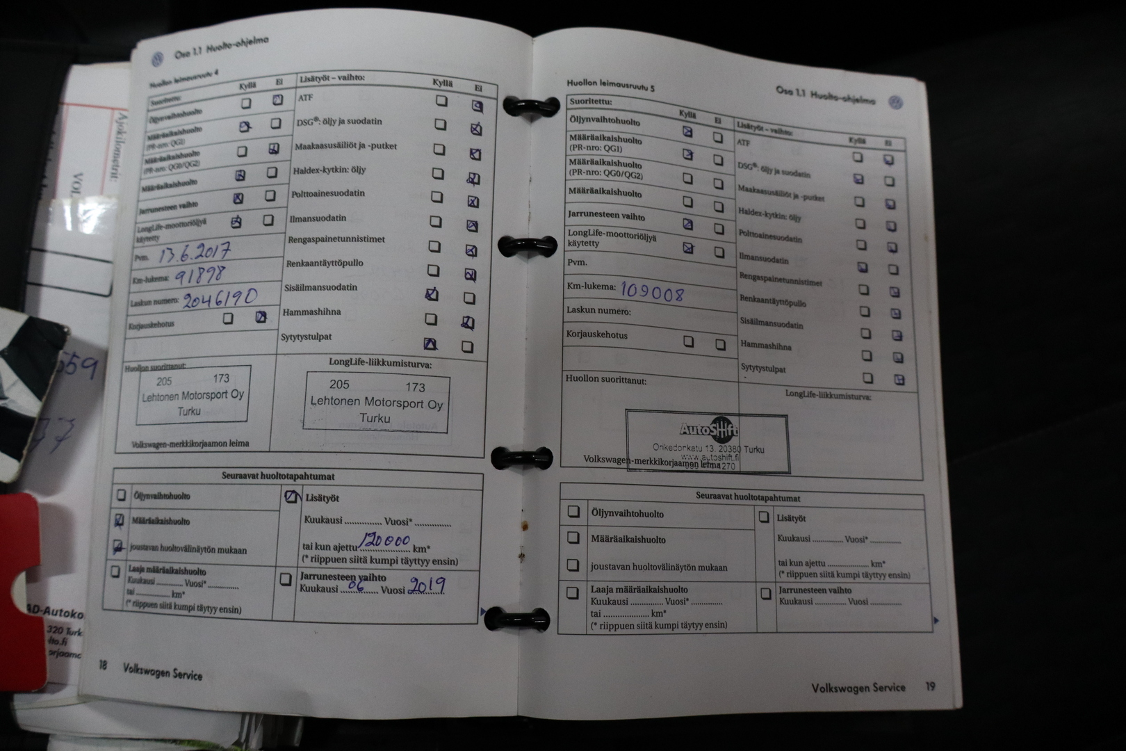 VOLKSWAGEN Touran 2009