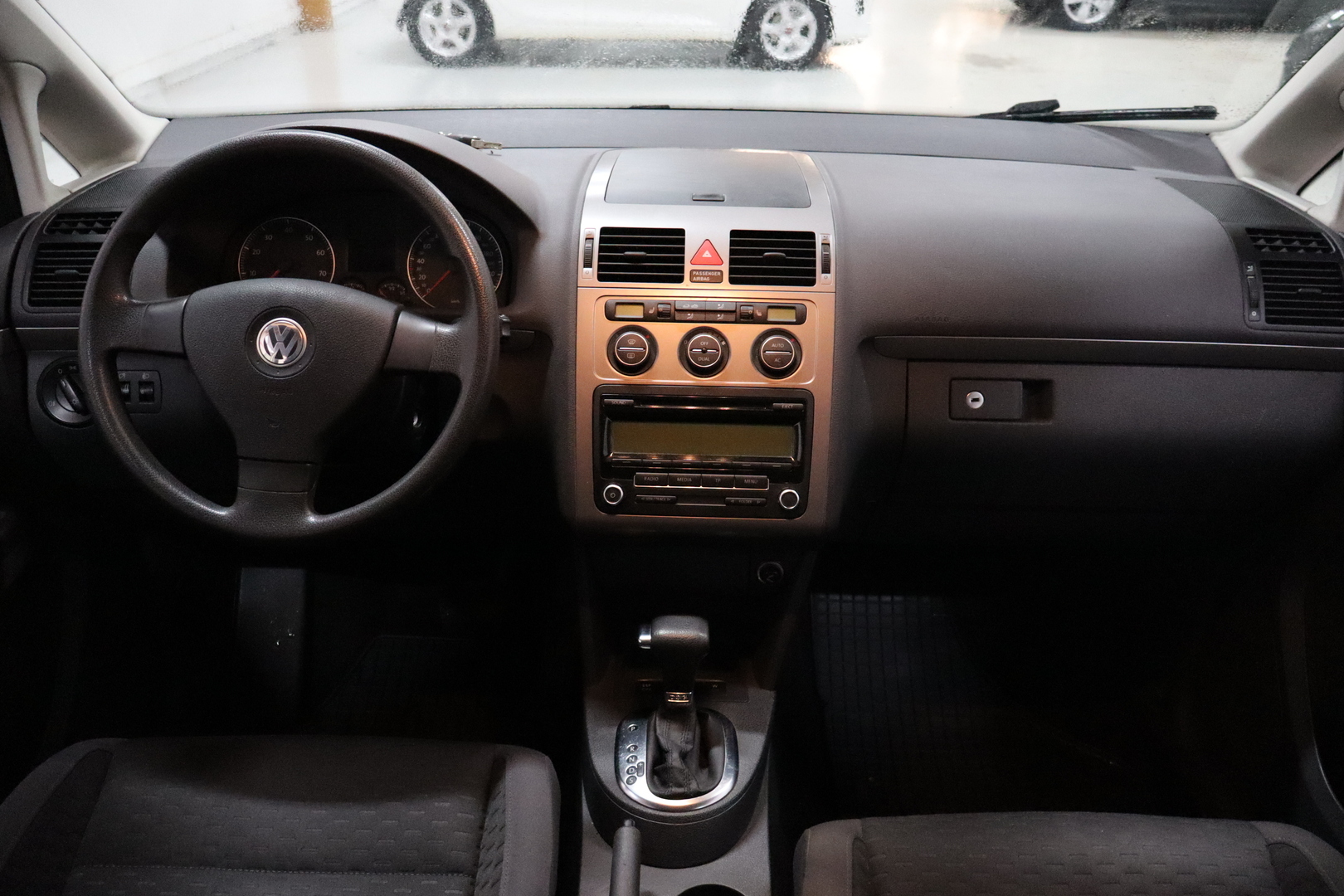 VOLKSWAGEN Touran 2009