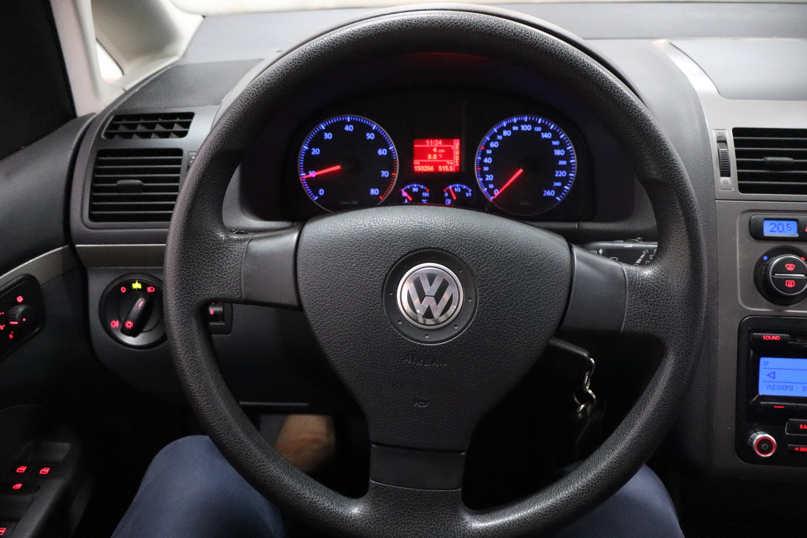 VOLKSWAGEN Touran 2009