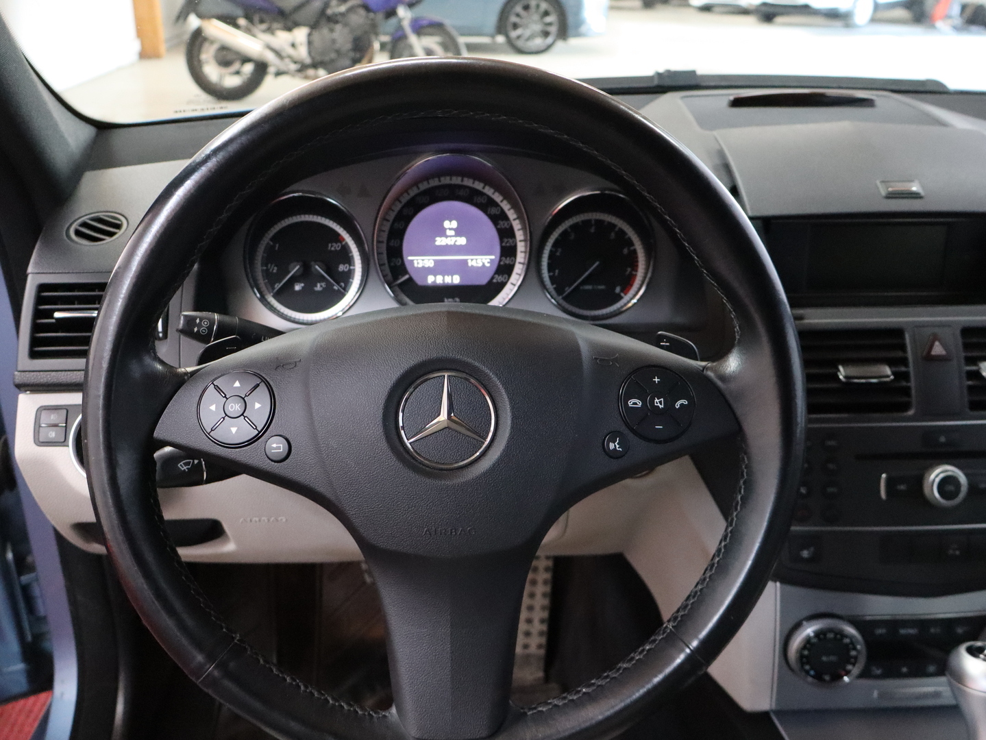 MERCEDES-BENZ C 2011