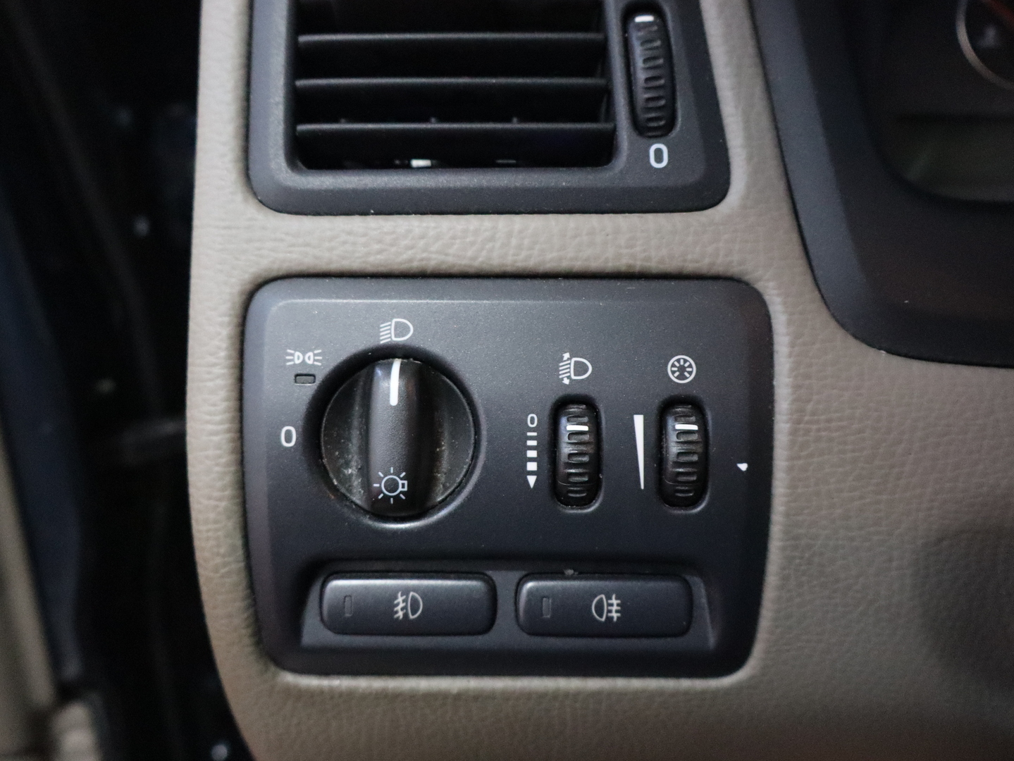 VOLVO V70 2005