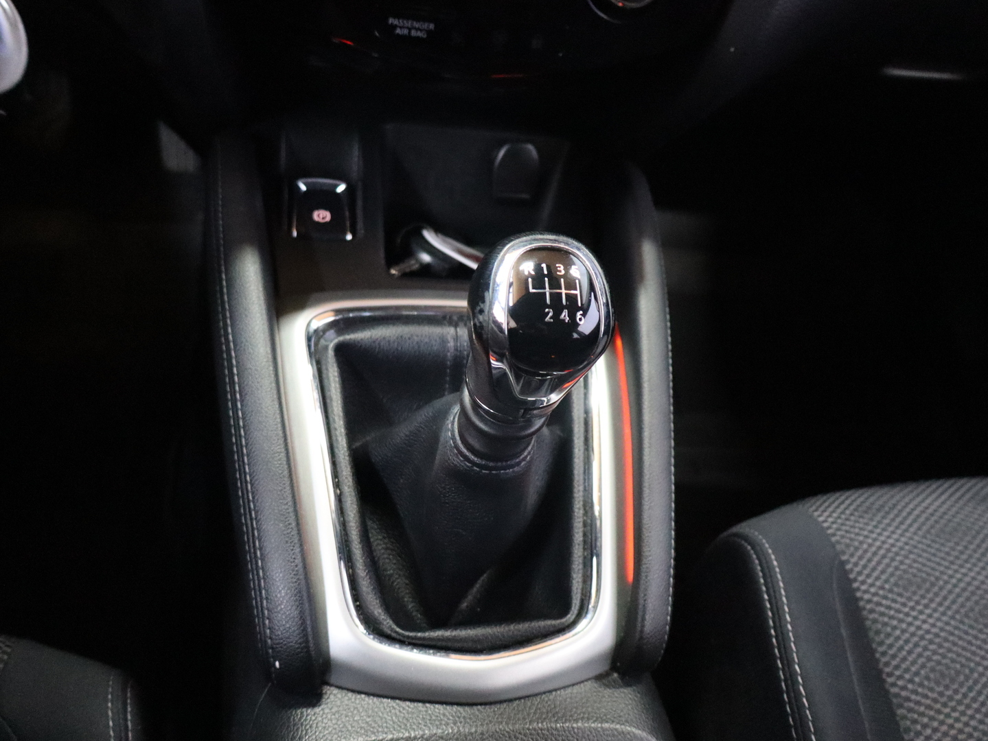 NISSAN Qashqai 2015