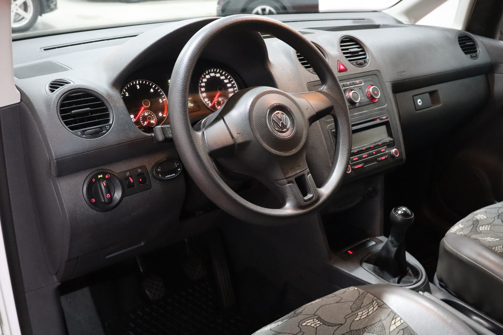 VOLKSWAGEN Caddy 2011