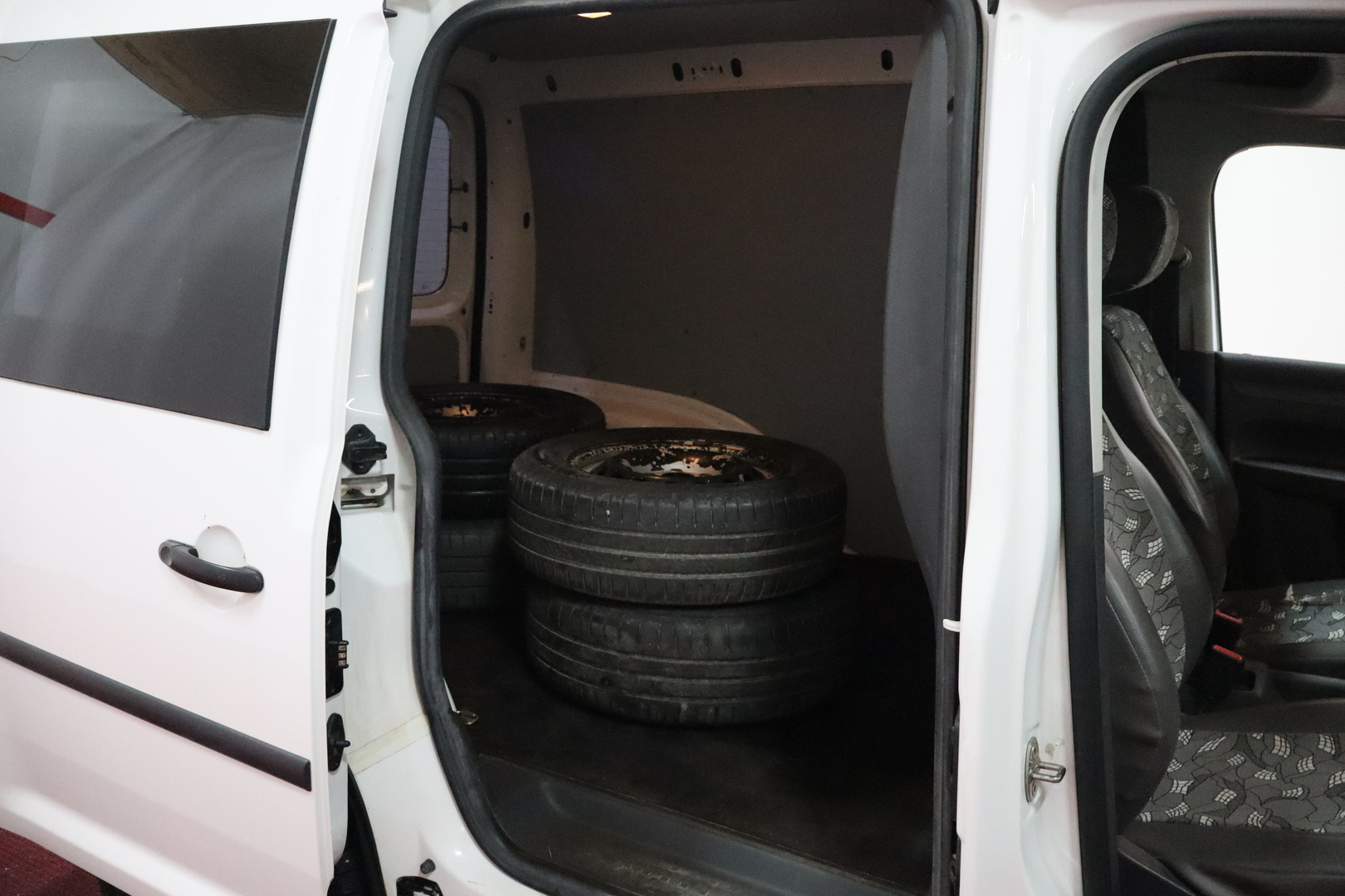 VOLKSWAGEN Caddy 2011