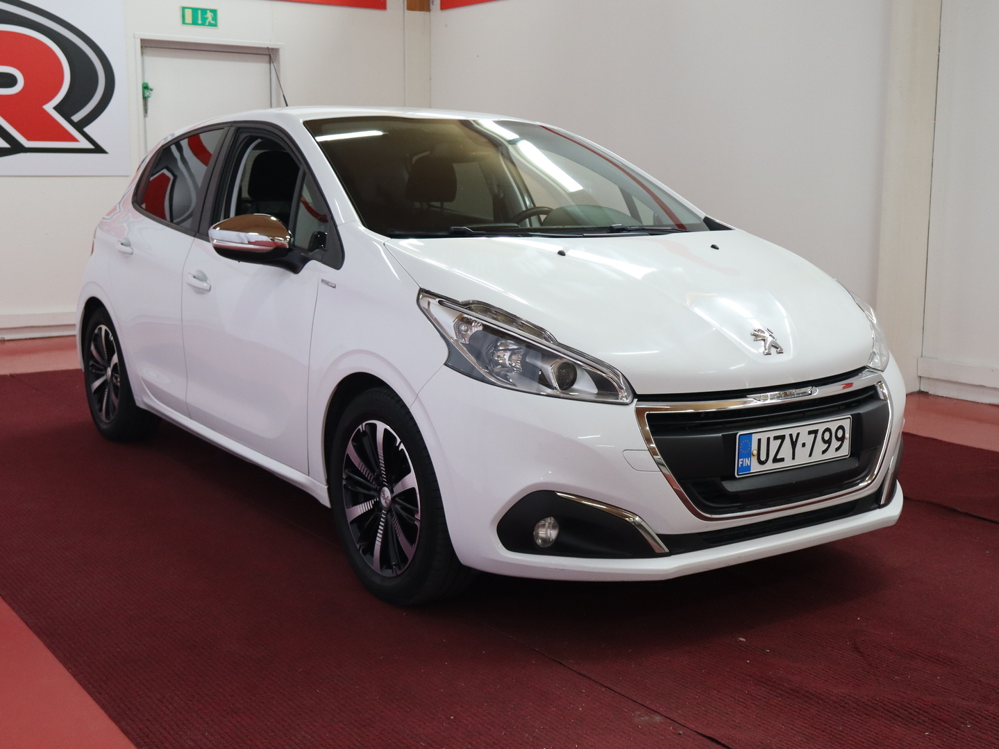 PEUGEOT 208 2017