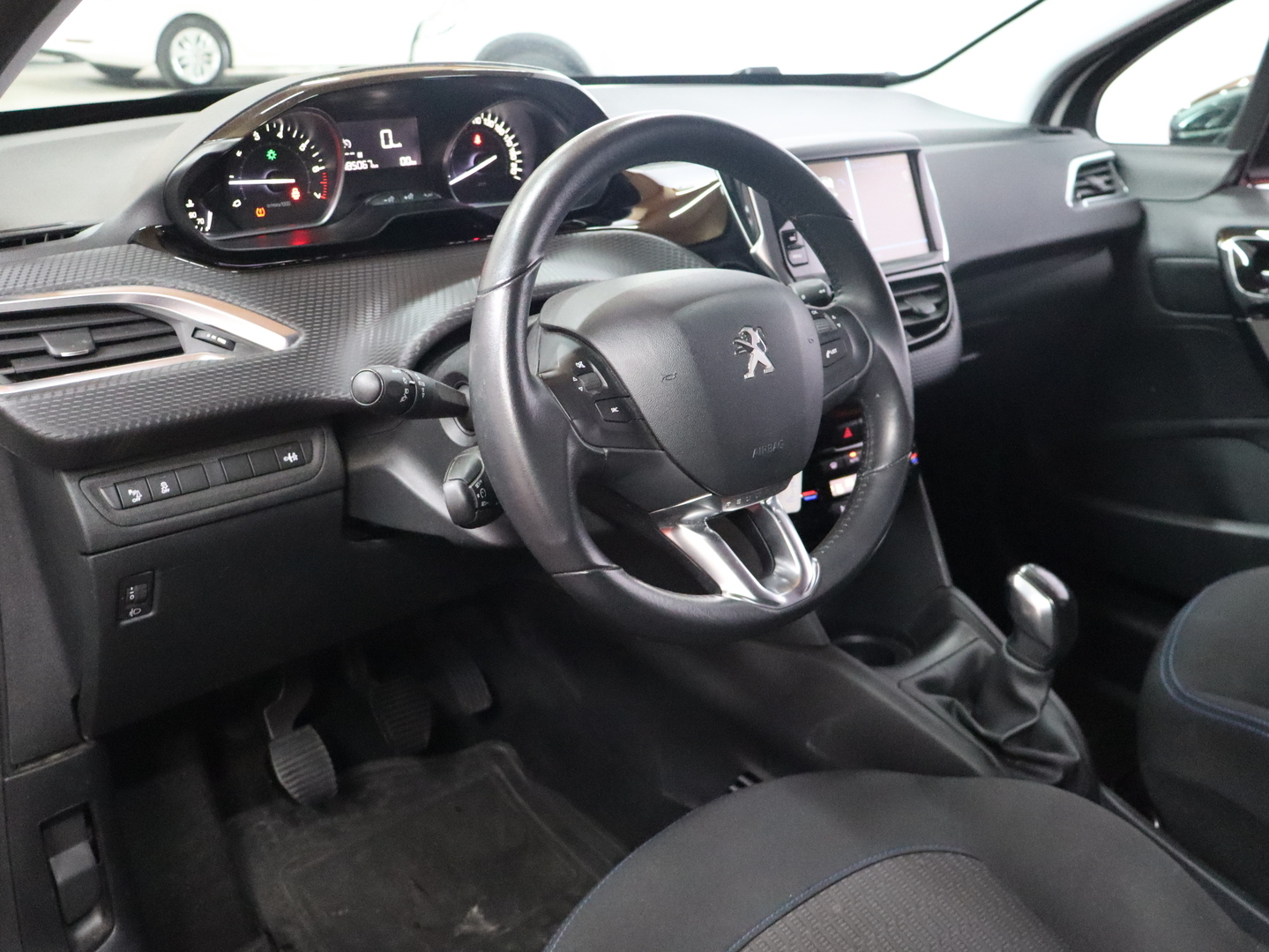 PEUGEOT 208 2017
