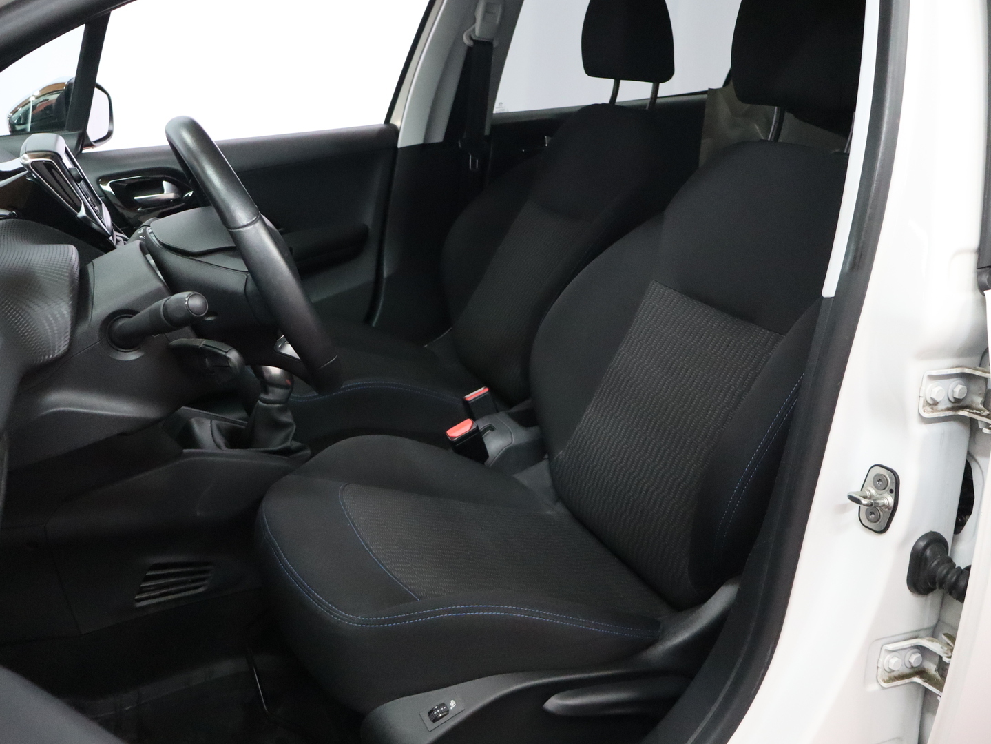 PEUGEOT 208 2017