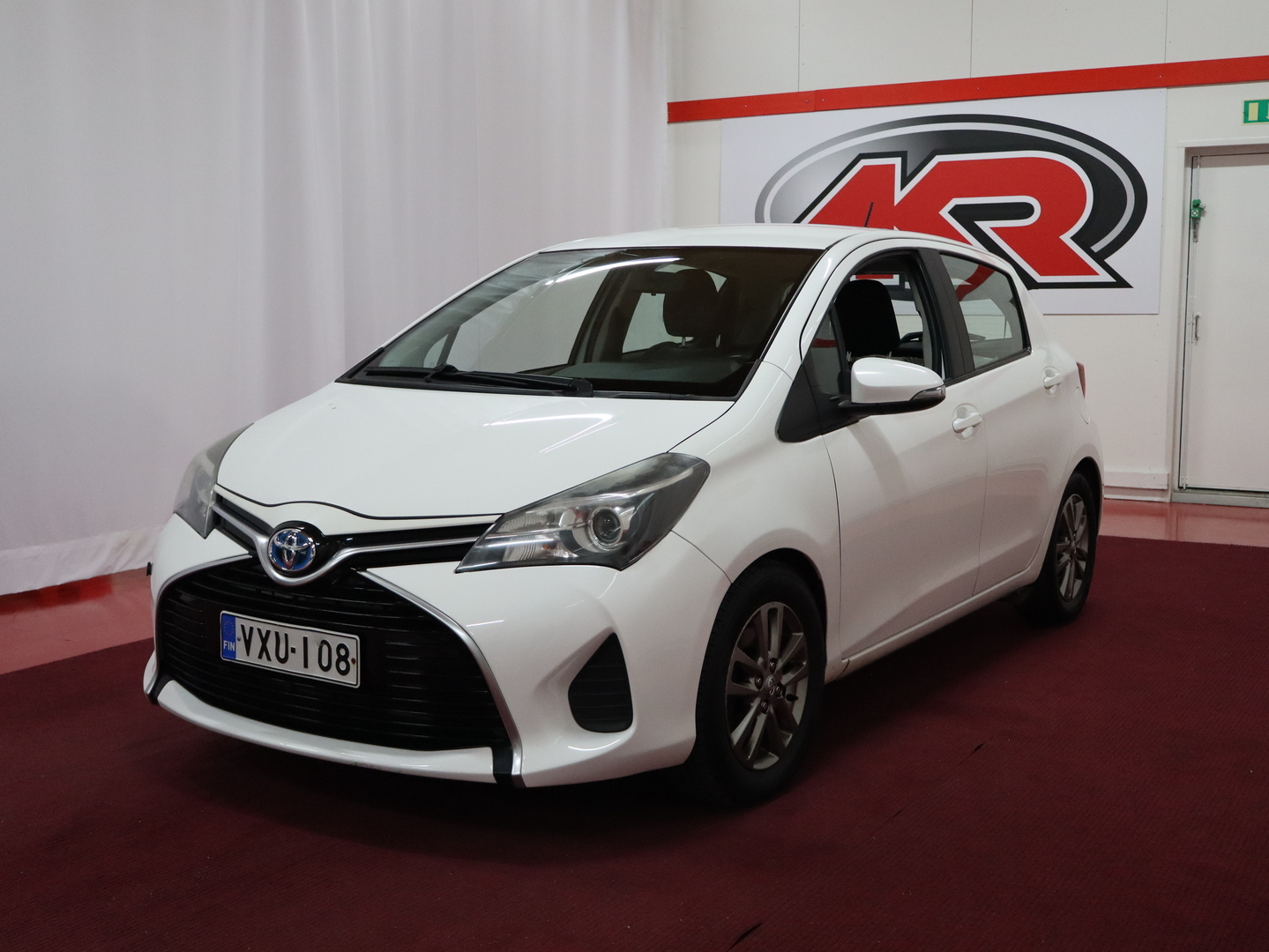 TOYOTA Yaris 2015
