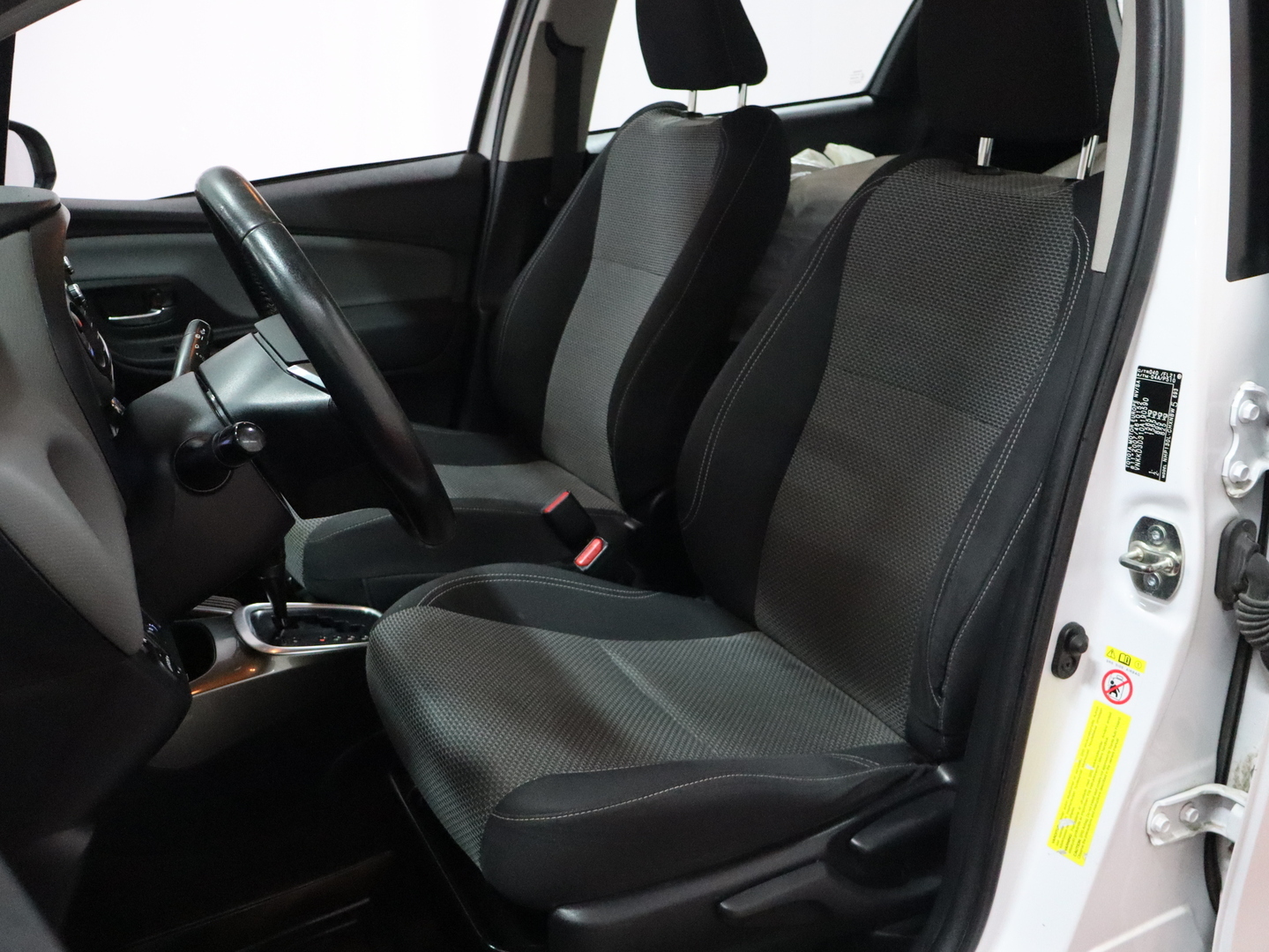 TOYOTA Yaris 2015