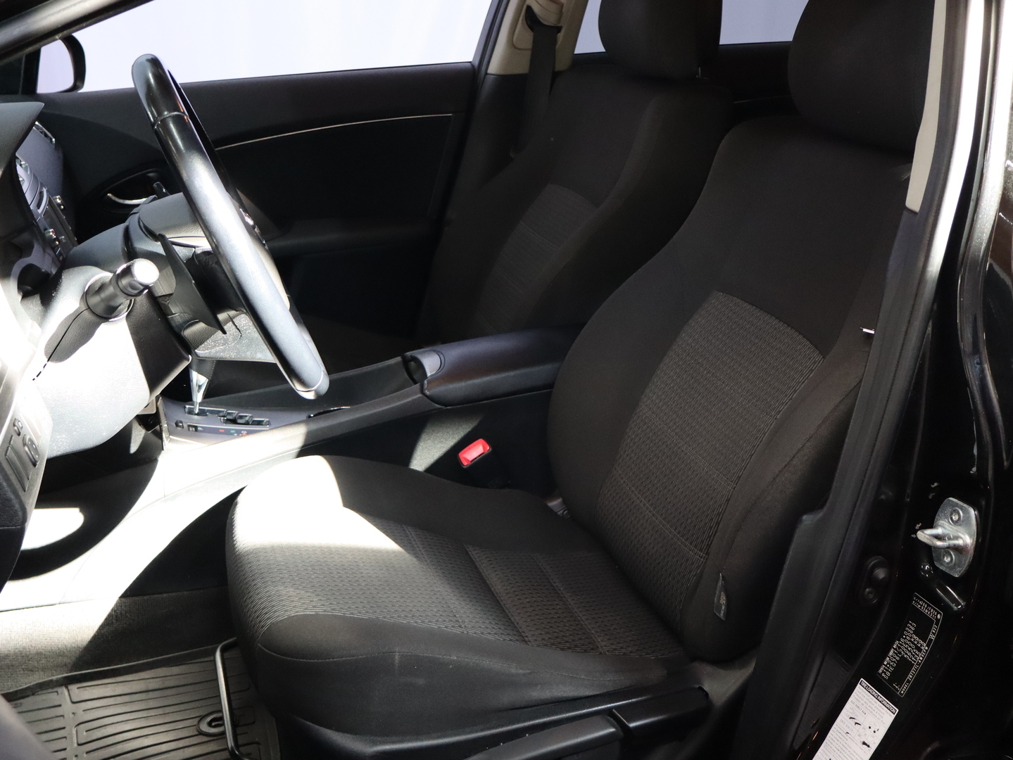 TOYOTA Avensis 2012