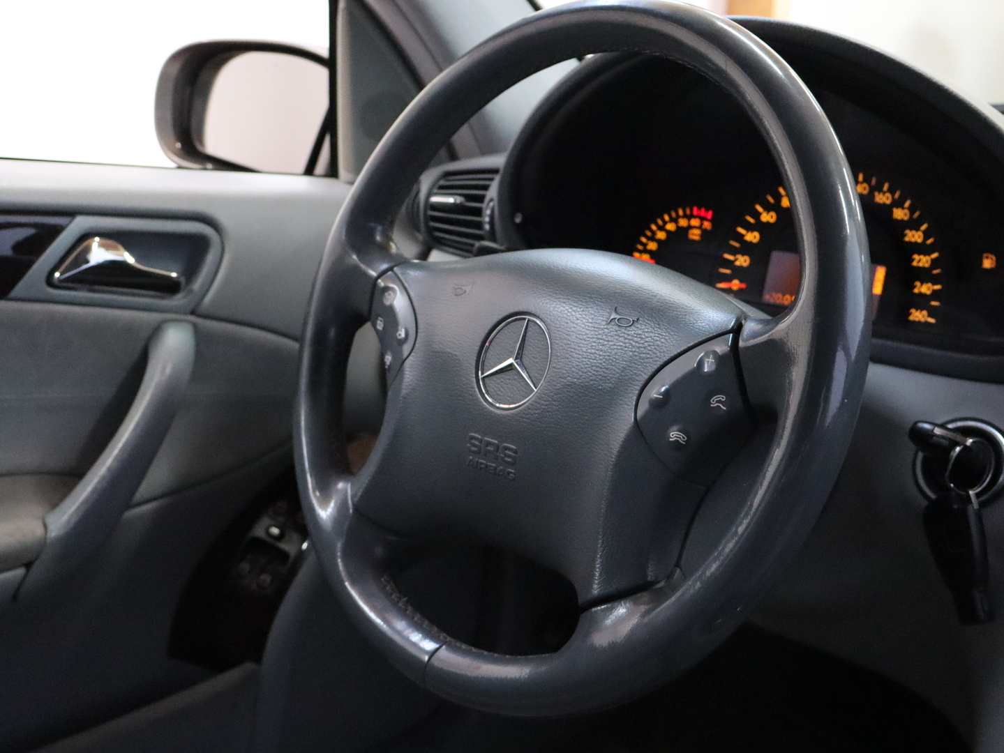 MERCEDES-BENZ C 2003