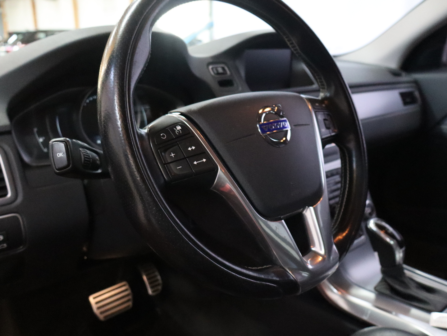 VOLVO V70 2016
