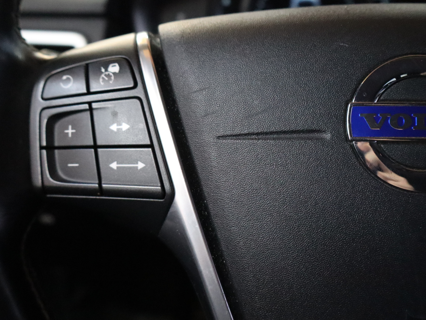 VOLVO V70 2016