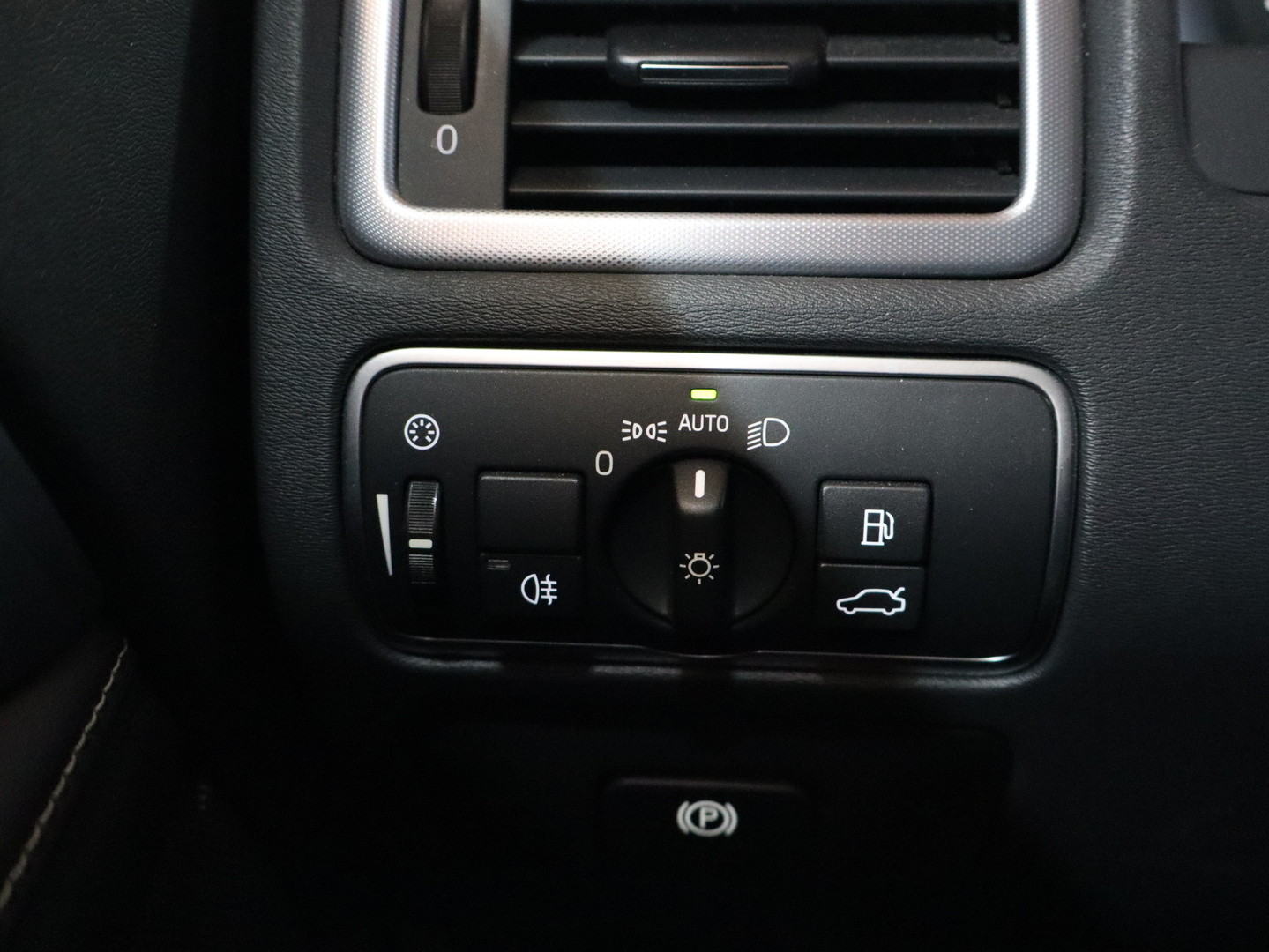 VOLVO V70 2016
